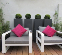 tuin-met-stoelen